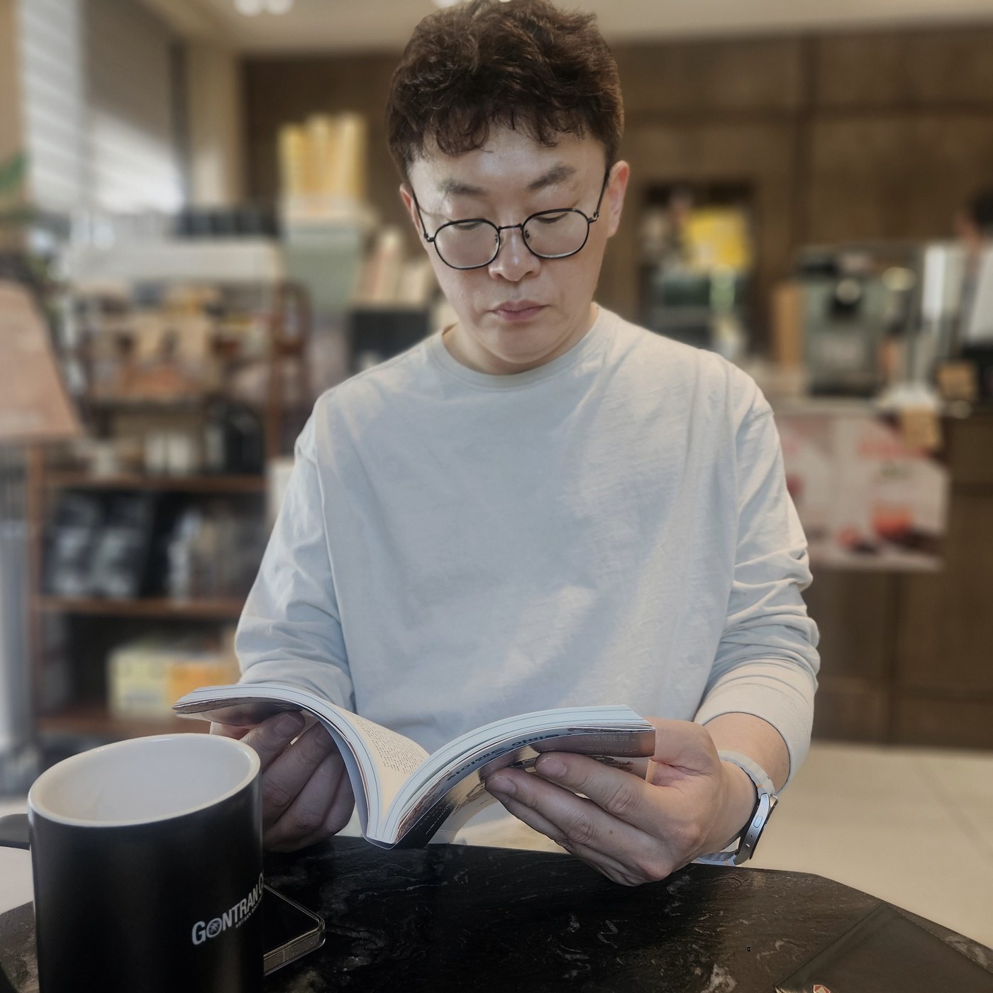 신종석 — 현업에서 매일 공고를 검토하는 모습